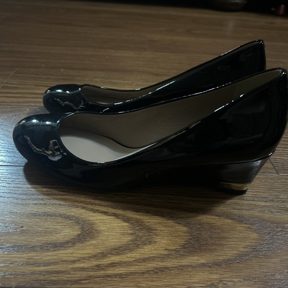 EUC Classic Tory Burch Astoria Black Patent Leather Wedge Heels Size 9 - Picture 6 of 11